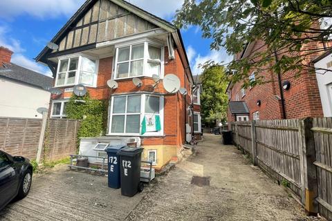 2 bedroom terraced house to rent, West Wycombe Road, Hp12