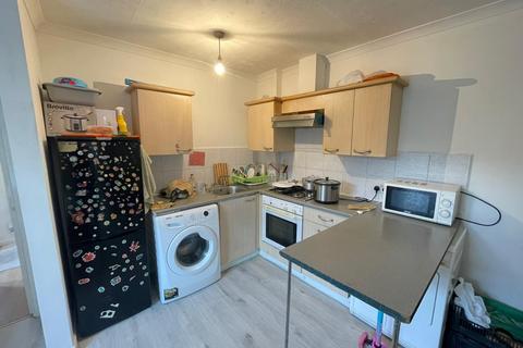 2 bedroom terraced house to rent, West Wycombe Road, Hp12