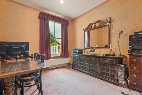 36 Brook Road South, Brentford, TW8 0NN
