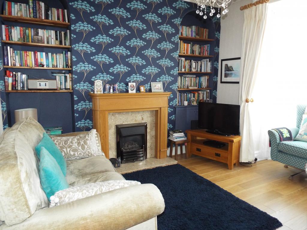 18 Bond Street, Sandfields, Swansea, SA1 3TU 3 bed terraced house for
