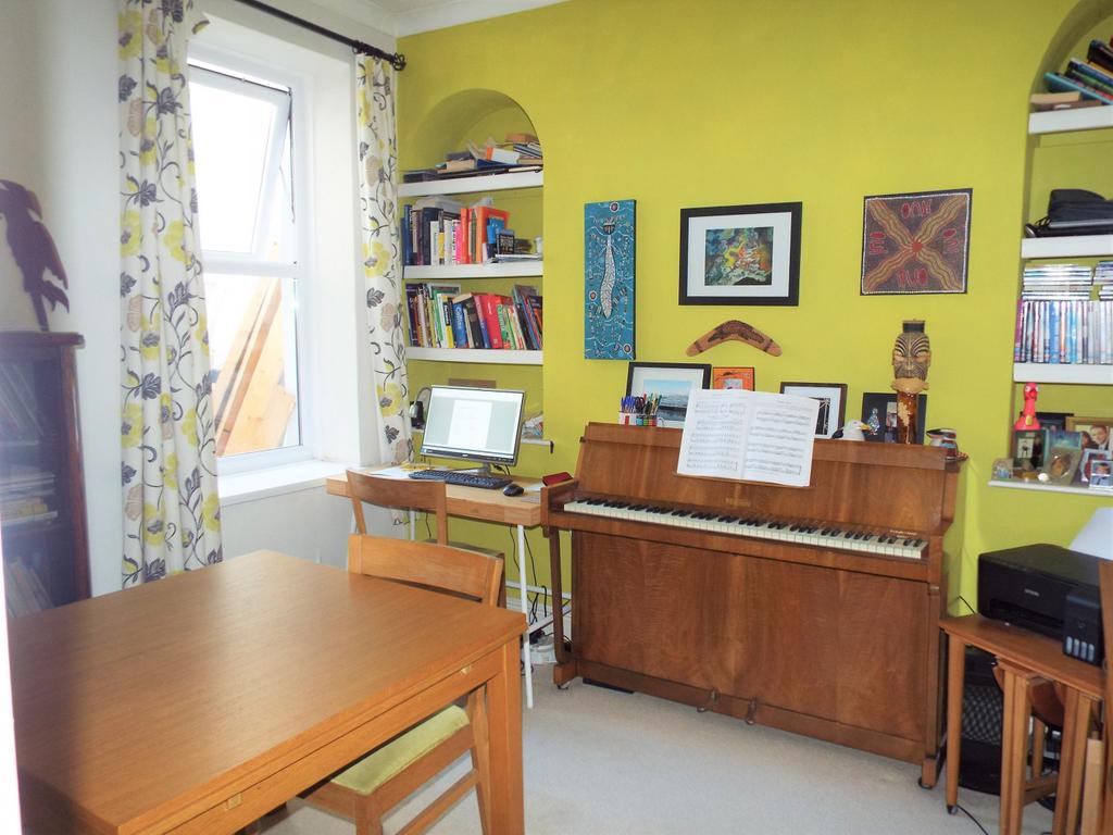 18 Bond Street, Sandfields, Swansea, SA1 3TU 3 bed terraced house for