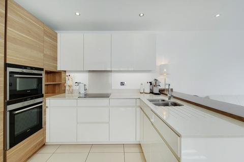 4 bedroom flat to rent - Emerald Sqauare, London, SW15