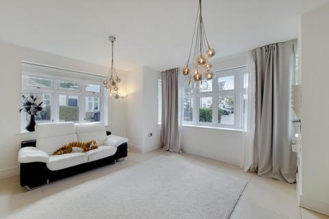 4 bedroom flat to rent, Emerald Square, Roehampton Lane, SW15