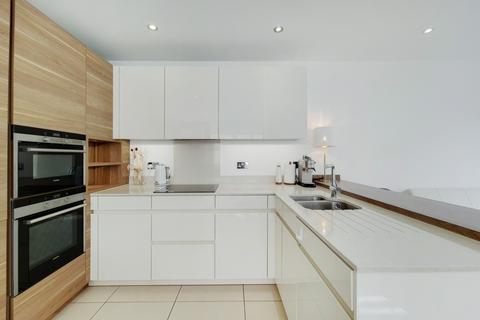 4 bedroom flat to rent, Emerald Square, Roehampton Lane, SW15