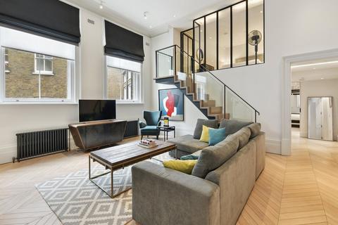 undefined, Rose Street, London, WC2E
