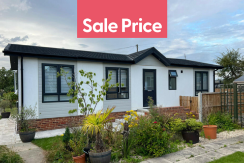 2 bedroom park home for sale, Abridge, Essex, RM4