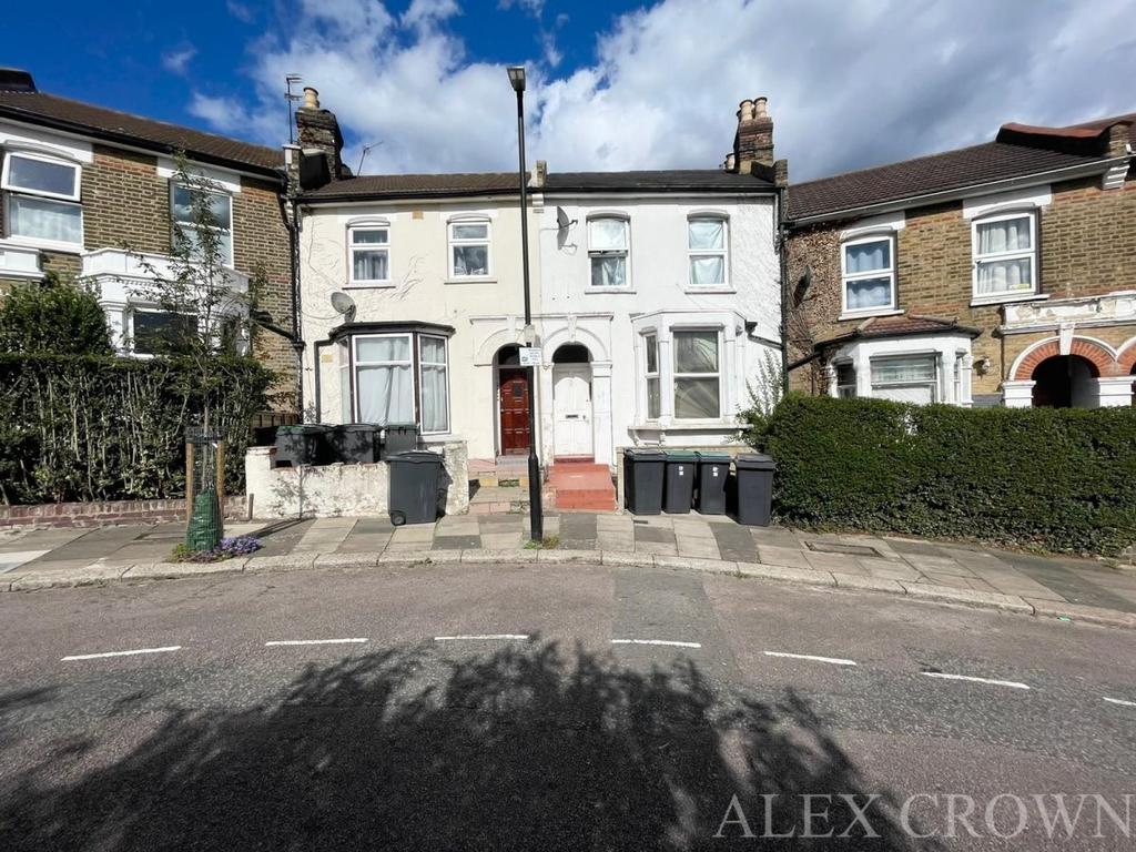 St Albans Crescent, Wood Green Studio £850 pcm (£196 pw)
