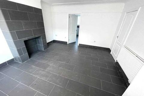 3 bedroom terraced house to rent, Woolfall Close, Liverpool