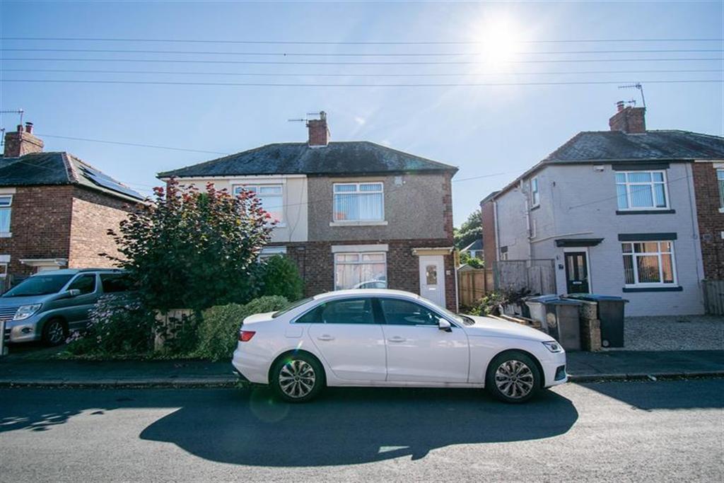 Lilac Crescent, Burnopfield... 2 bed semidetached house £625 pcm (£144 pw)