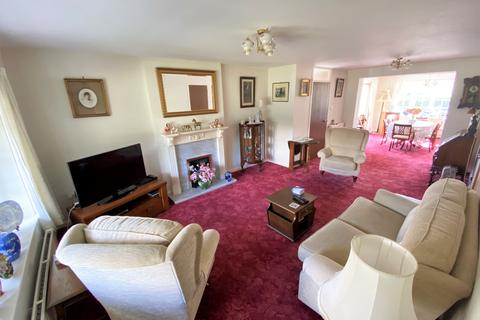 2 bedroom bungalow for sale - Langdale Crescent, Manthorpe Estate, Grantham, NG31
