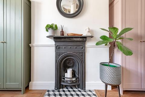 Flat A, 28 Jersey Road, London, E11 4BL