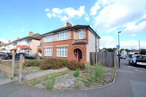 46 West Road, Feltham, TW14 8JE