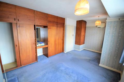 46 West Road, Feltham, TW14 8JE