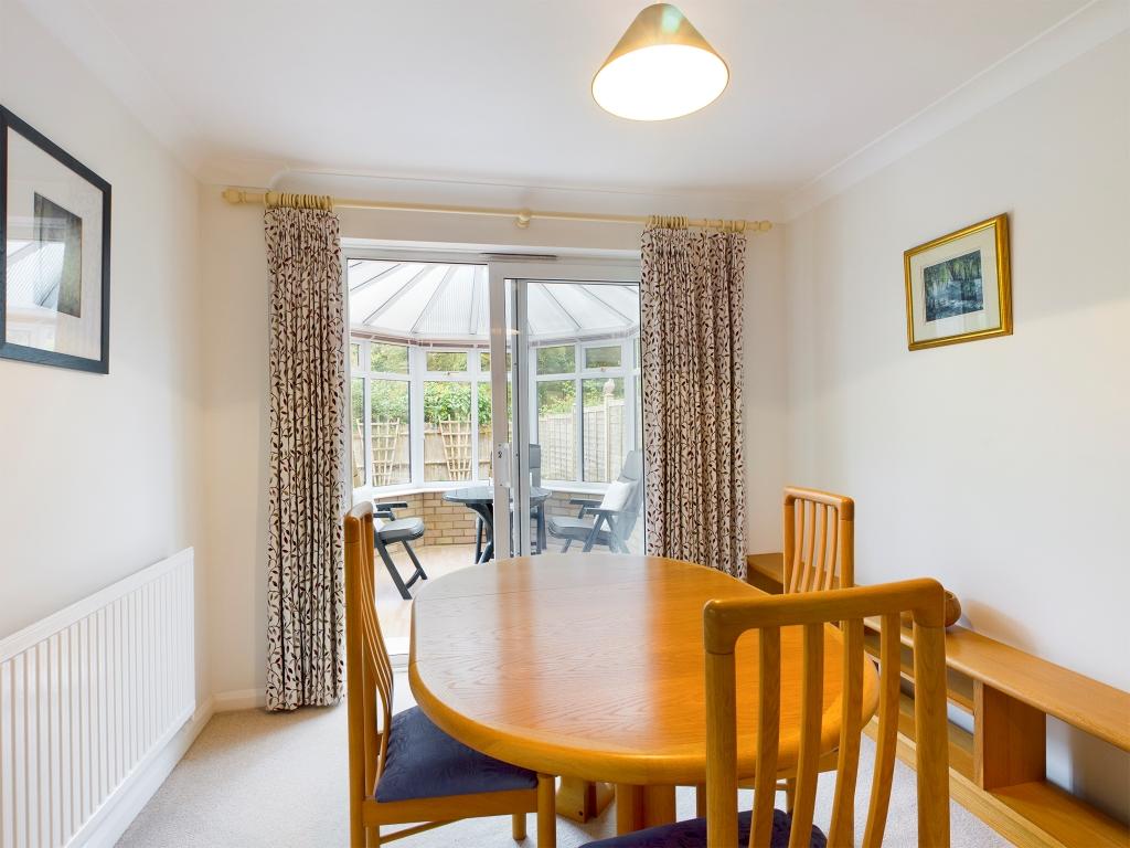 Saffron Close, Chineham, Basingstoke... 4 bed link detached house to