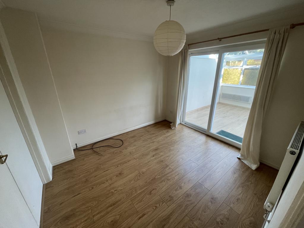 Long Barton, Kingsteignton 3 bed detached house £1,200 pcm (£277 pw)