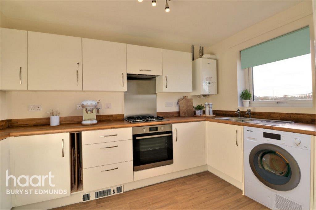 17 Red Oak Drive, Stowupland, Stowmarket 3 bed end of terrace house for