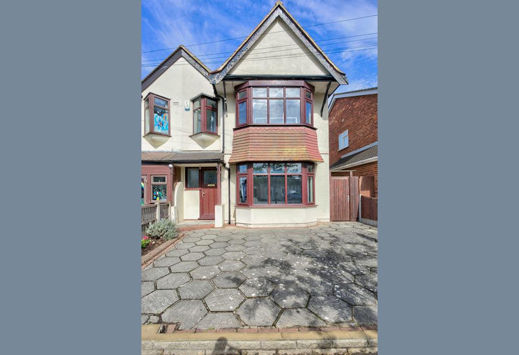 Dorian Road, Hornchurch, RM12 3 bed semidetached house for sale £450,000