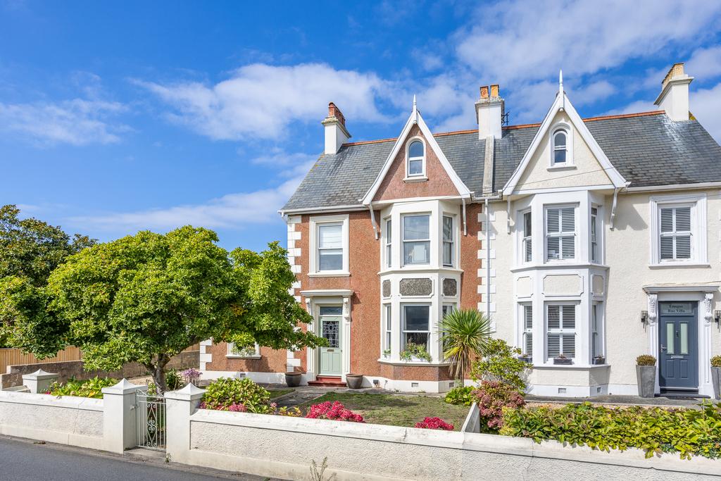 Longue Rue, St. Sampson, Guernsey 4 bed property for sale £1,075,000
