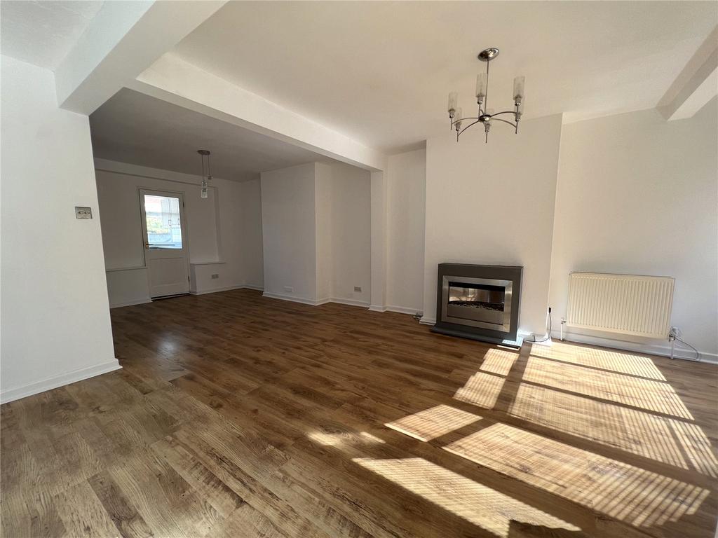 Heaton Road, Gosport, Hants, PO12 3 bed semidetached house £1,200