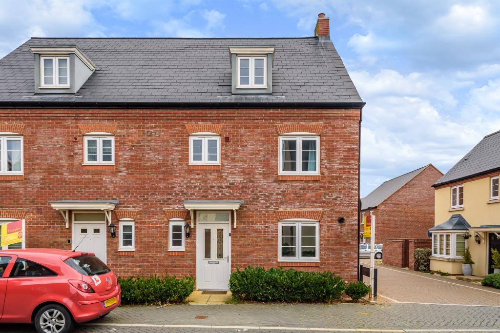 Wetherby Road, Bicester, OX26 4 bed end of terrace house £1,750 pcm