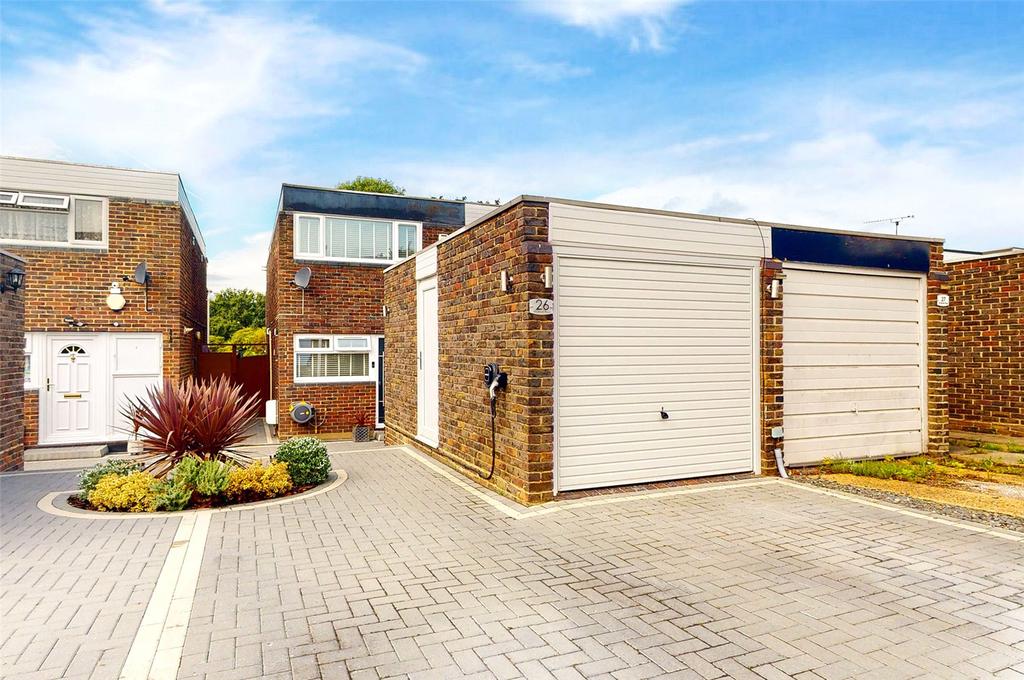 Wickham Place, Woodlands, Basildon, Essex, SS16 2 bed end of terrace