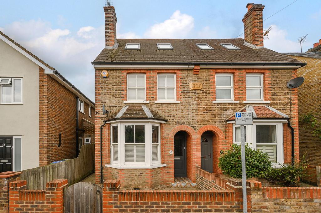 Spencer Road, Cobham, KT11 3 bed semidetached house £3,500 pcm (£808 pw)