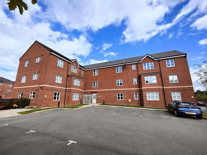 NEWTON COURT, SCAMPSTON DRIVE, EAST... 2 bed flat £795 pcm (£183 pw)