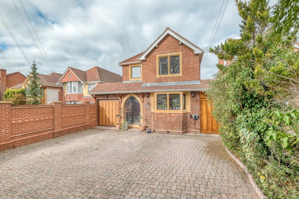 Old Birmingham Road, Lickey End, Bromsgrove, B60 1DF 4 bed detached