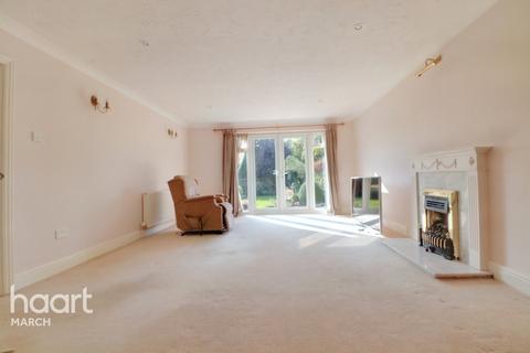 4 bedroom detached house for sale - Church Close, March