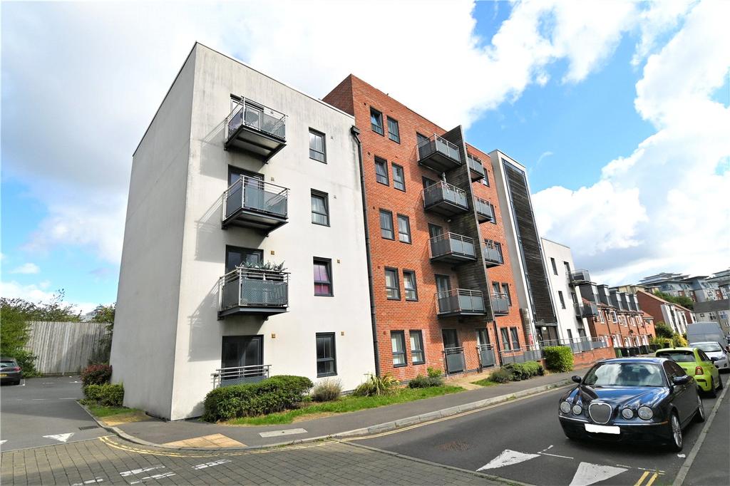 Sinclair Drive, Basingstoke... 1 bed apartment £850 pcm (£196 pw)