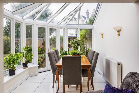6 bedroom end of terrace house for sale - Newlands Crescent, Guildford, Surrey, GU1.