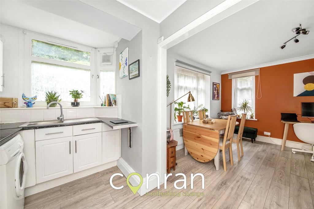 Gooding House, Valley Grove, SE7 2 bed apartment £1,450 pcm (£335 pw)