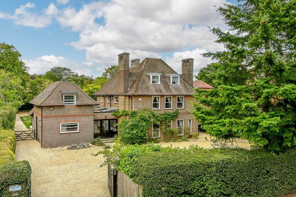 West Common, Gerrards Cross, Buckinghamshire 7 bed detached house for