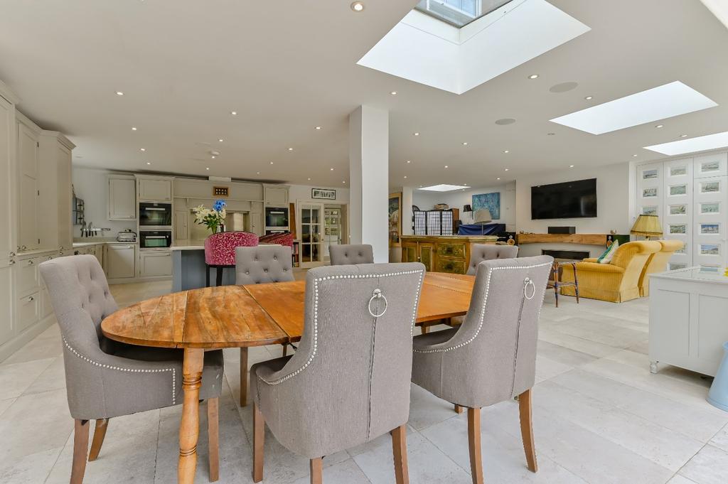 West Common, Gerrards Cross, Buckinghamshire 7 bed detached house for