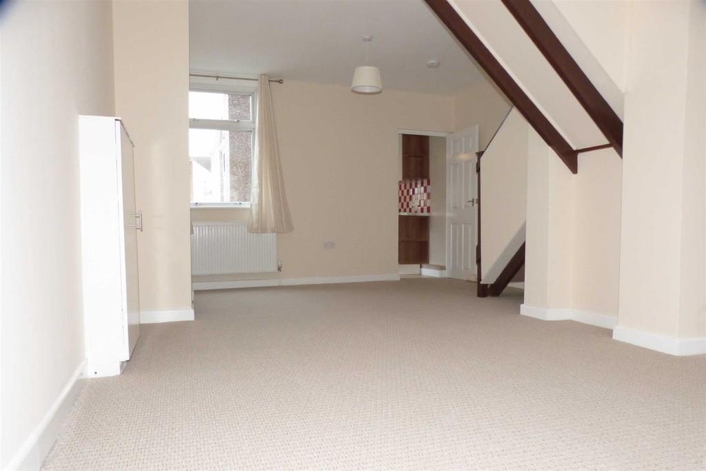 Turner Street, Swindon 2 bed terraced house £900 pcm (£208 pw)