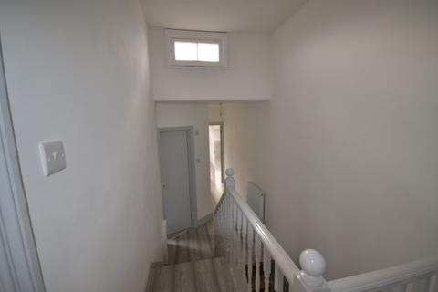 5 bedroom house to rent - Windsor Road, London , NW2
