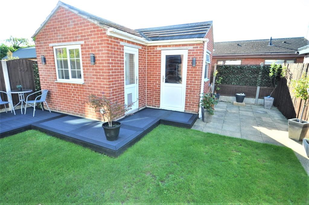 Kirton Lane, Thorne, Doncaster, DN8 2 bed semidetached house £180,000