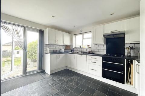 4 bedroom semi-detached house for sale - Golden Farm Road, Cirencester