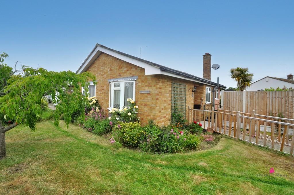 Westwood Gardens, Hadleigh 2 bed semidetached bungalow for sale £365,000