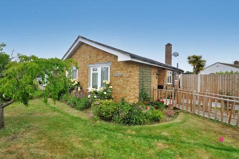 2 bedroom semi-detached bungalow for sale, Westwood Gardens, Hadleigh