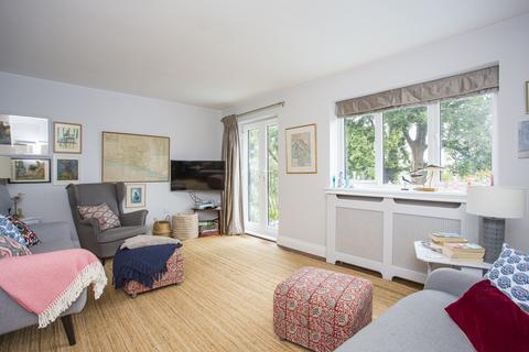 4 bedroom semi-detached house for sale - Thorntree Close, Heathfield