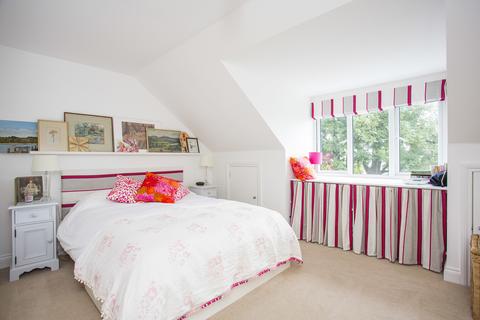 4 bedroom semi-detached house for sale - Thorntree Close, Heathfield