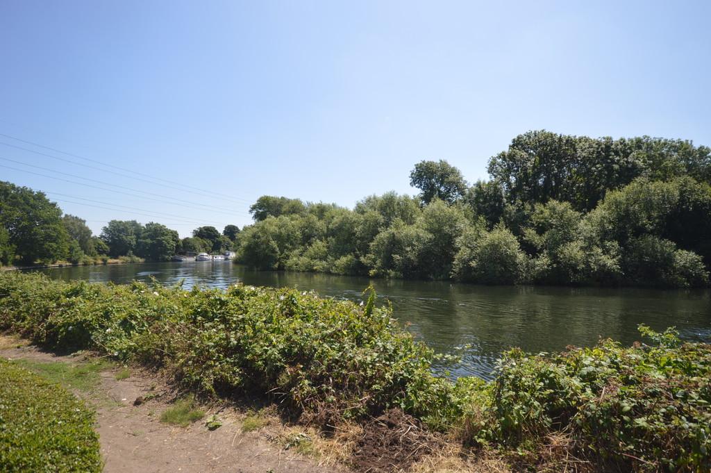 Chertsey Road, Shepperton 3 bed detached bungalow for sale £850,000