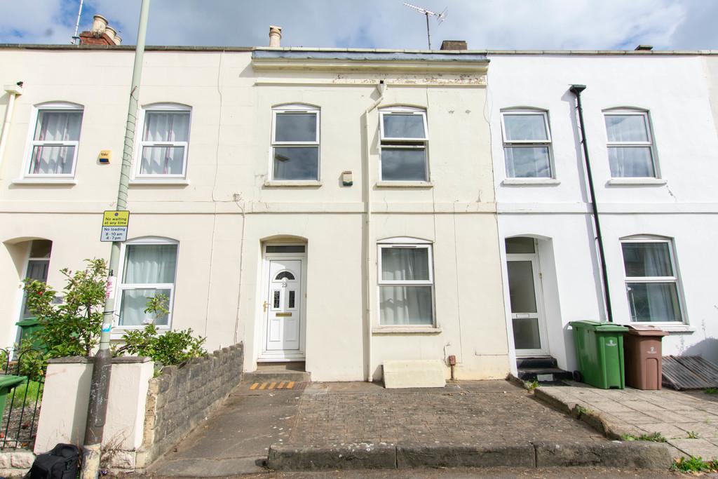 St. Pauls Road, Cheltenham GL50 4ES 4 bed terraced house £900 pcm (£