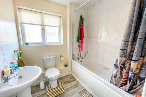 64 Padstow Road, Swindon, SN2 2EG