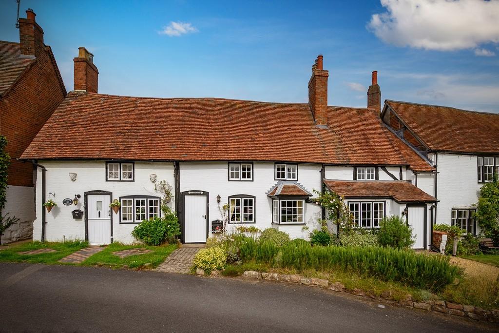 Castle Green, Kenilworth 3 bed cottage for sale £1,000,000