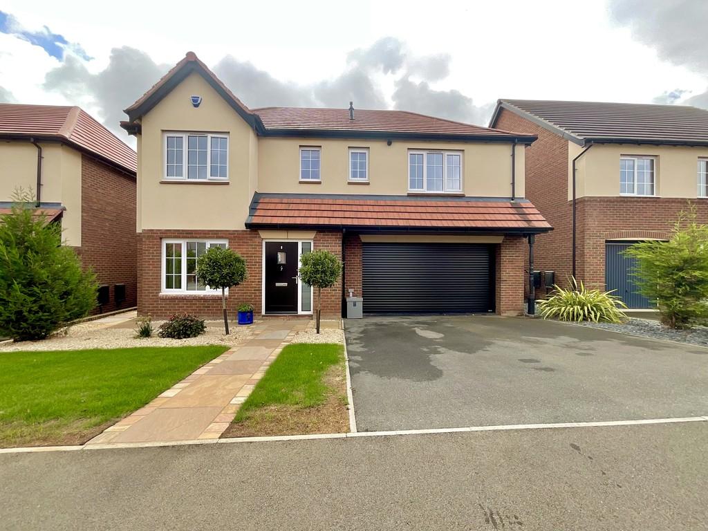 Me Not Way, Daventry, NN11 4GR 5 bed detached house £575,000