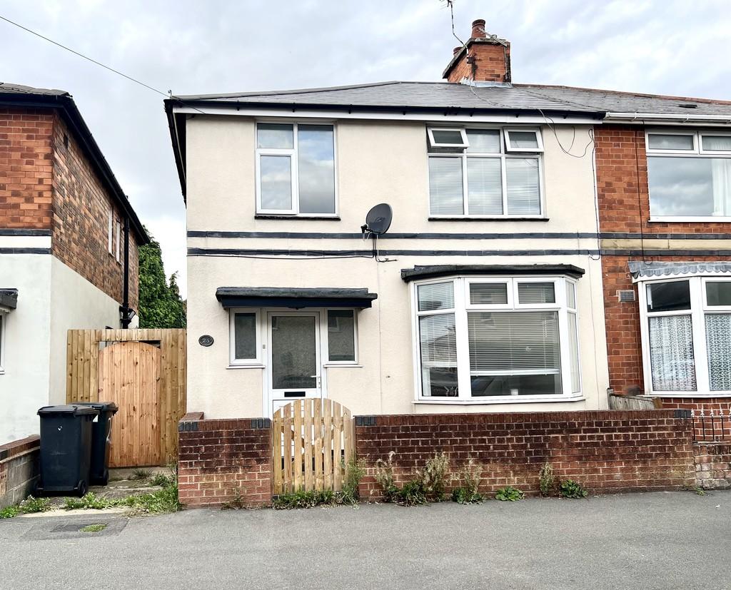 First Avenue, Carlton 3 bed semidetached house £875 pcm (£202 pw)