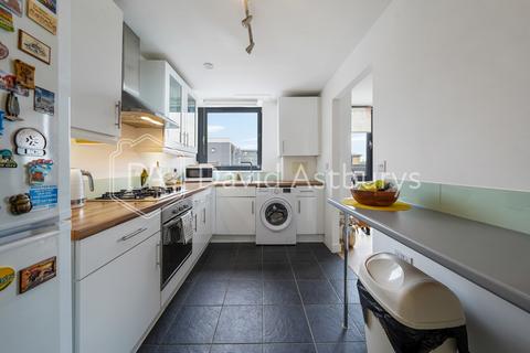 2 bedroom flat to rent, Caledonian Road, Islington, London