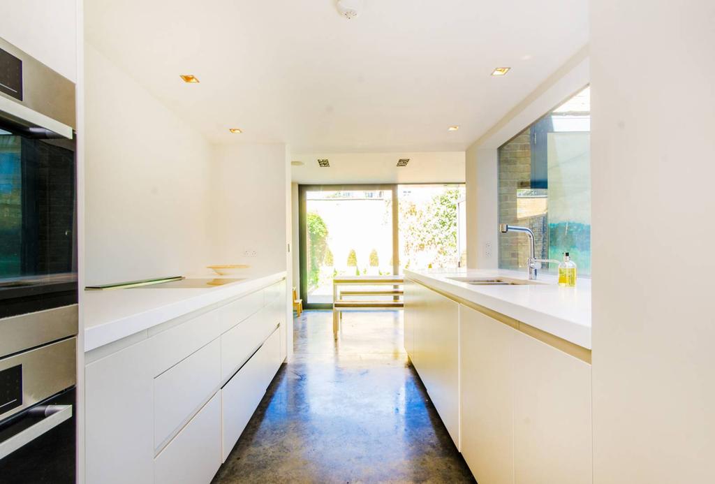 Chatterton Road, Finsbury Park, London, N4 3 bed house £4,009 pcm (£